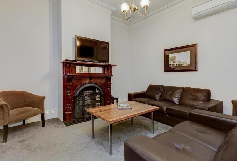 خانه 4 خوابه, Seymours On Lydiard