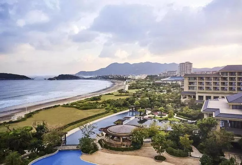 オーシャンビューのダブルベッドクラシックルーム, The Westin Zhujiajian Resort, Zhoushan