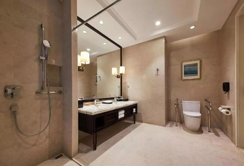 身障者適用キングサイズベッドルーム, The Westin Zhujiajian Resort, Zhoushan