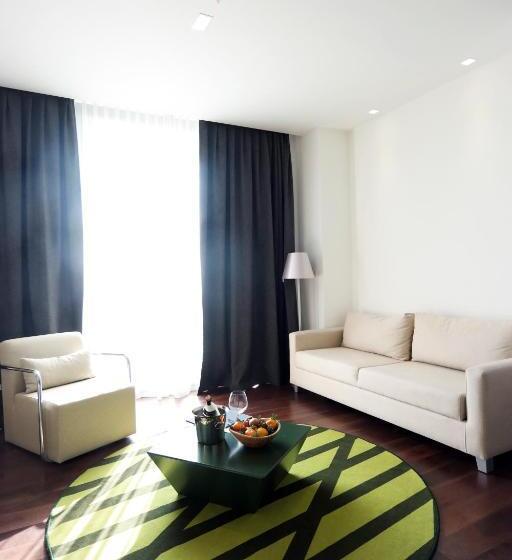 سوییت جونیور, Workinn