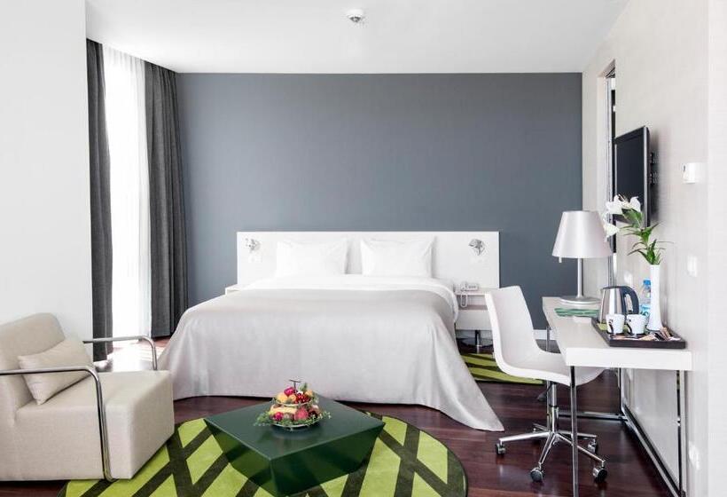 سوییت جونیور, Workinn