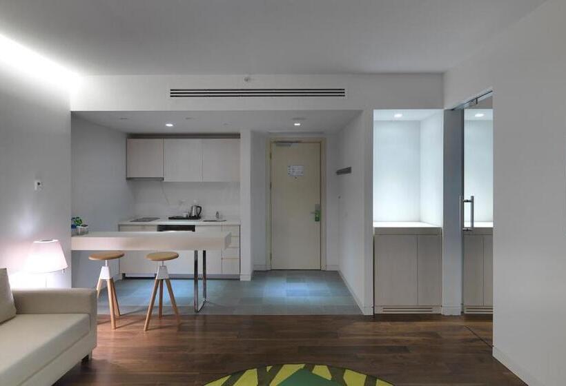 اتاق خانوادگی, Workinn