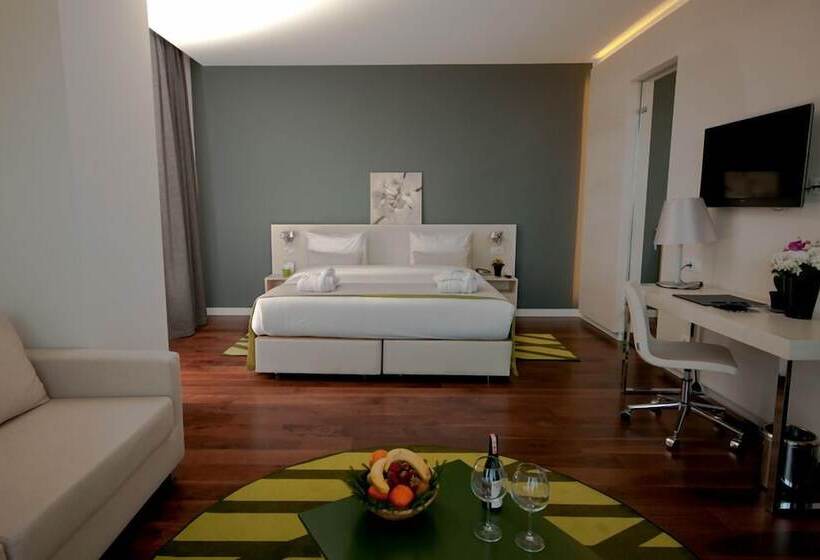 سوییت جونیور, Workinn