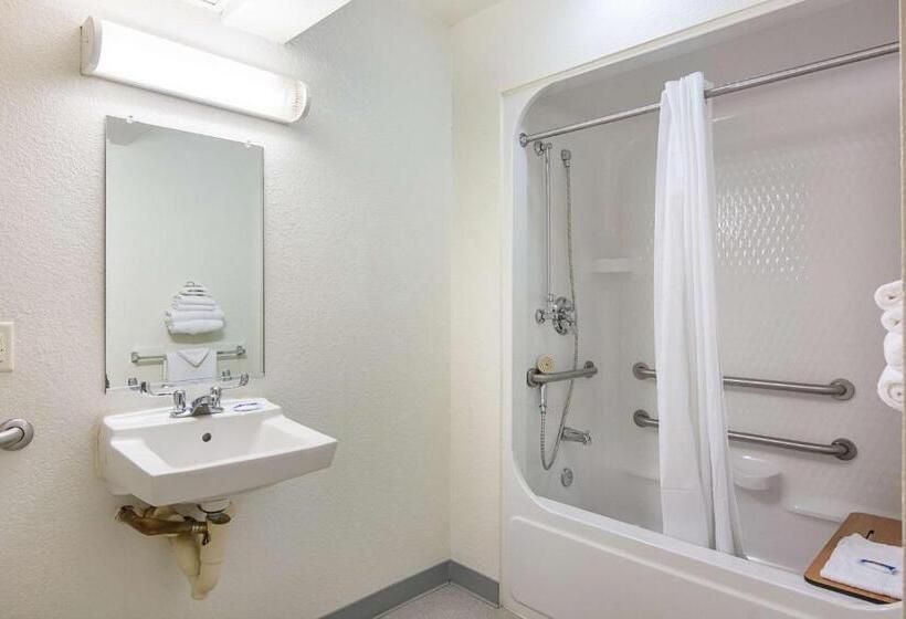 장애인을 위한 스탠다드 룸, Motel 6 Fredericksburg, Va North