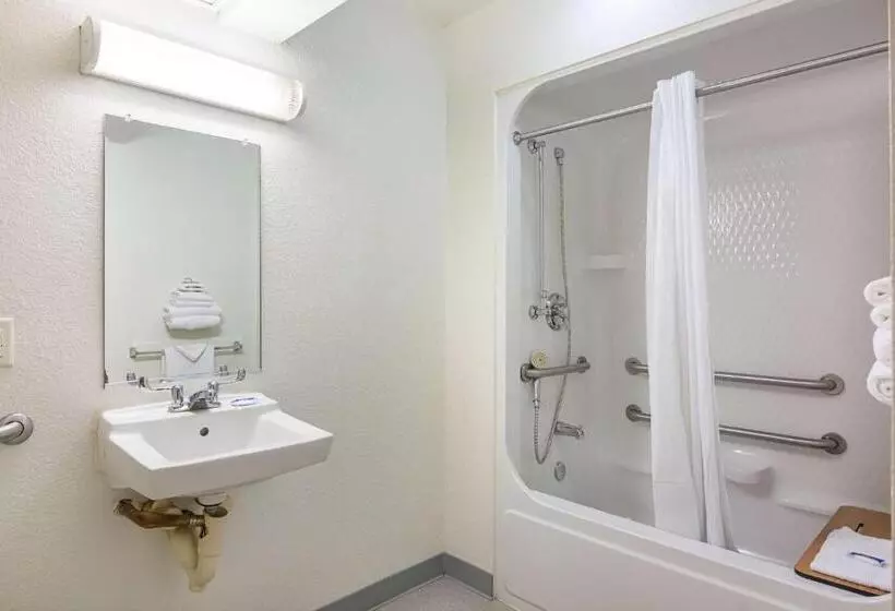 身障者適用スタンダードルーム, Motel 6 Fredericksburg, Va  North