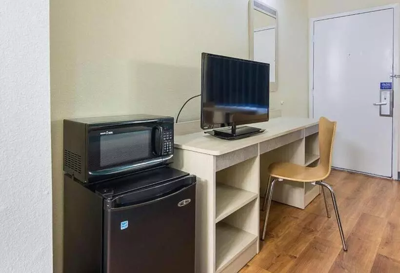 デラックスの４人部屋, Motel 6 Fredericksburg, Va  North