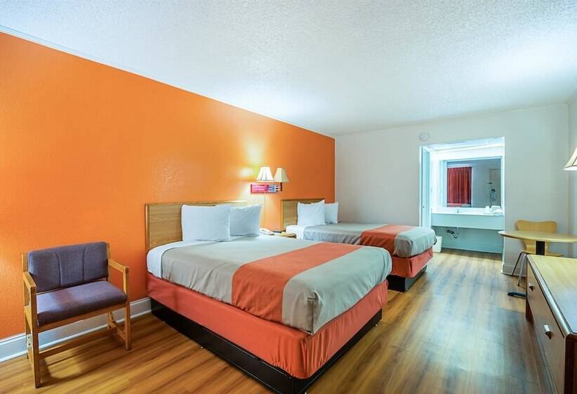 带2个双人床的标准工作室, Motel 6 Perry, Ga