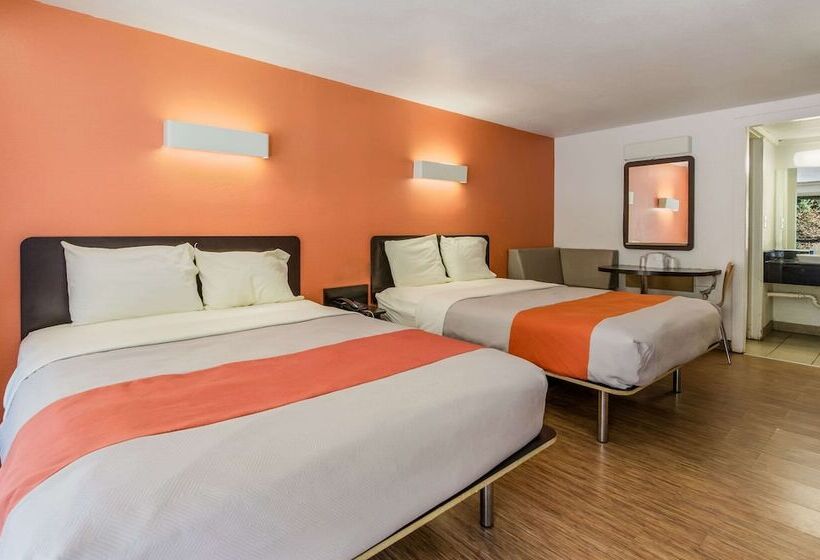 Номер Стандарт 2 Двуспальные Кровати, Rodeway Inn