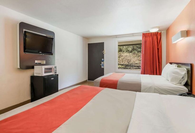 غرفه قياسيه سريرين مزدوجين, Rodeway Inn