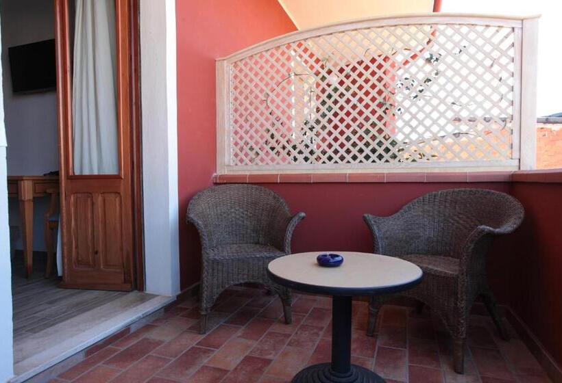 غرفة ديلوكس مزودة بشرفة, Locanda Degli Artisti