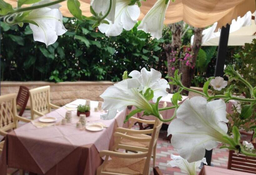 غرفة ديلوكس مزودة بشرفة, Locanda Degli Artisti