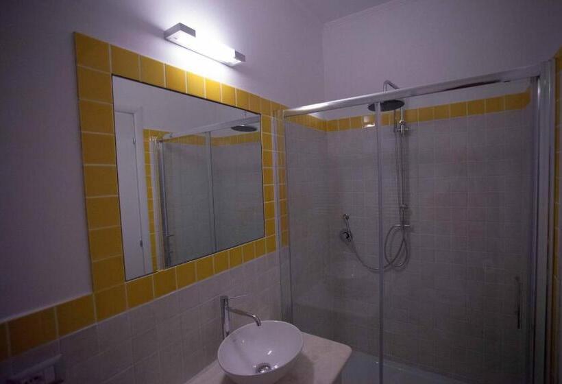 غرفة ديلوكس ثلاثية, Locanda Degli Artisti