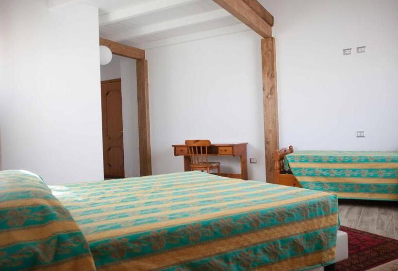 غرفة ديلوكس ثلاثية, Locanda Degli Artisti