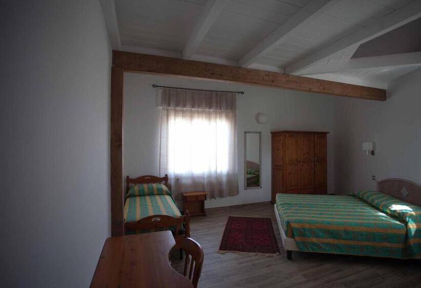 اتاق لوکس سه تخته, Locanda Degli Artisti