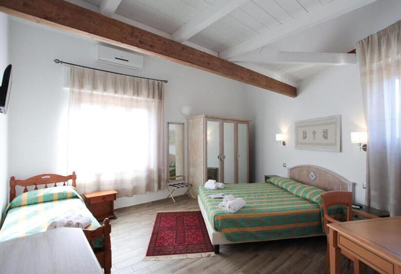 غرفة ديلوكس ثلاثية, Locanda Degli Artisti