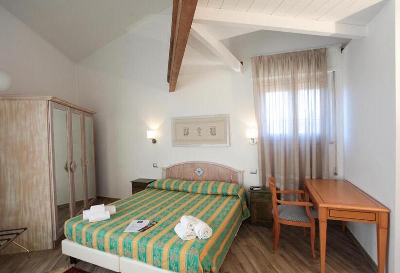 غرفة ديلوكس ثلاثية, Locanda Degli Artisti