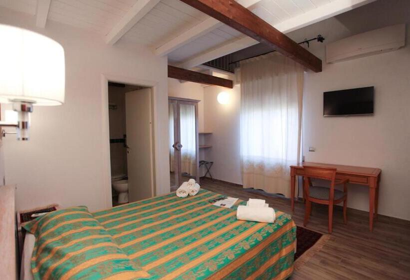 Júnior Suíte Dúplex, Locanda Degli Artisti