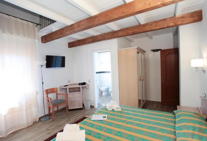 Júnior Suíte Dúplex, Locanda Degli Artisti