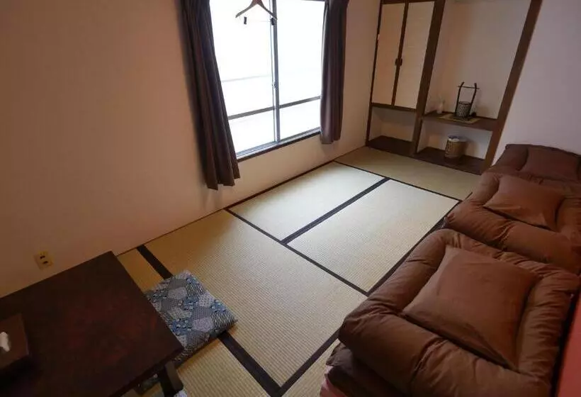 バス共有のスタンダードルーム, Jhoppers Hiroshima Guesthouse