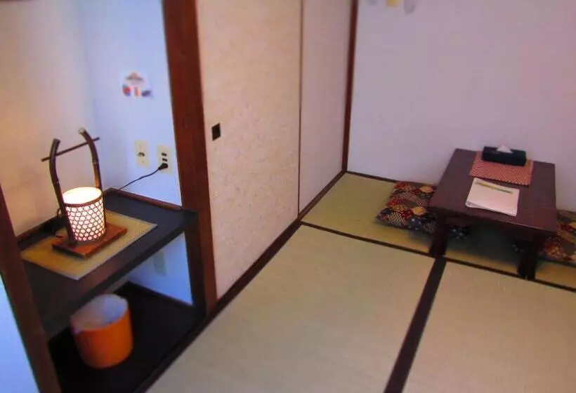 バス共有のスタンダードルーム, Jhoppers Hiroshima Guesthouse