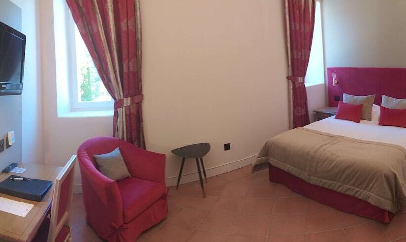 Номер Стандарт, Château Et Golf De Taulane