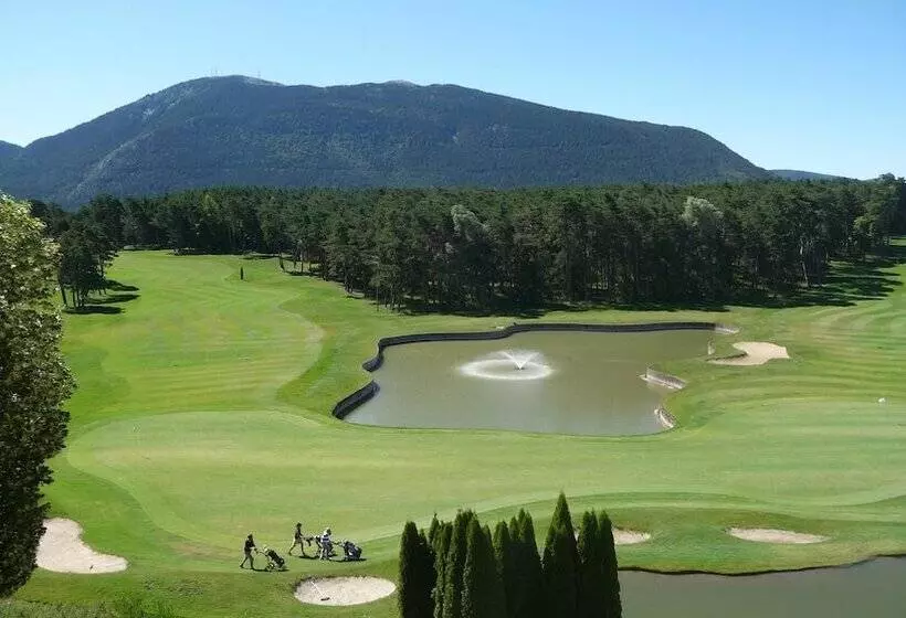 Suite with lake view, Château Et Golf De Taulane