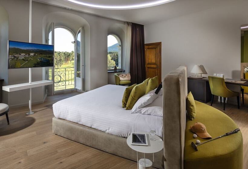 Suite with lake view, Château Et Golf De Taulane