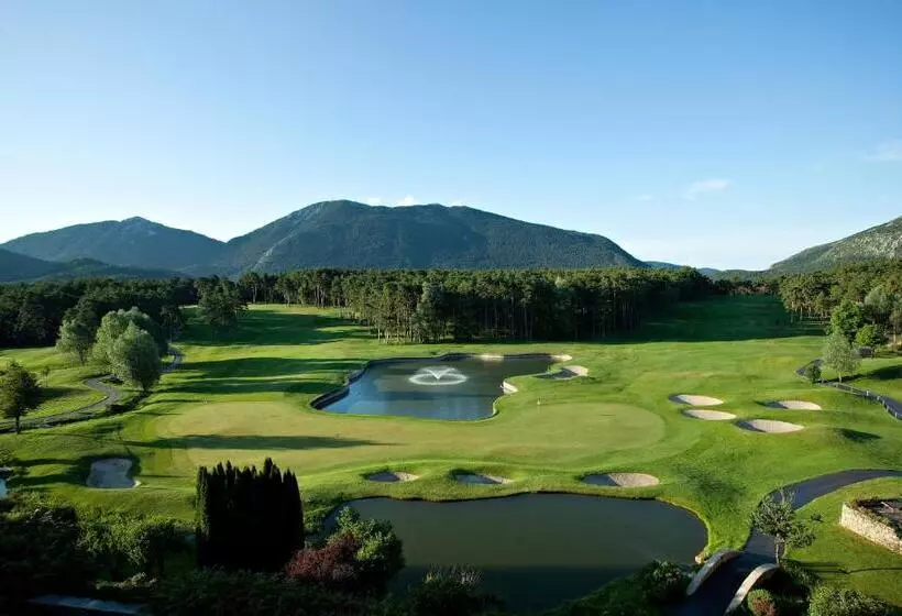景色の見えるスーペリアルーム, Château Et Golf De Taulane