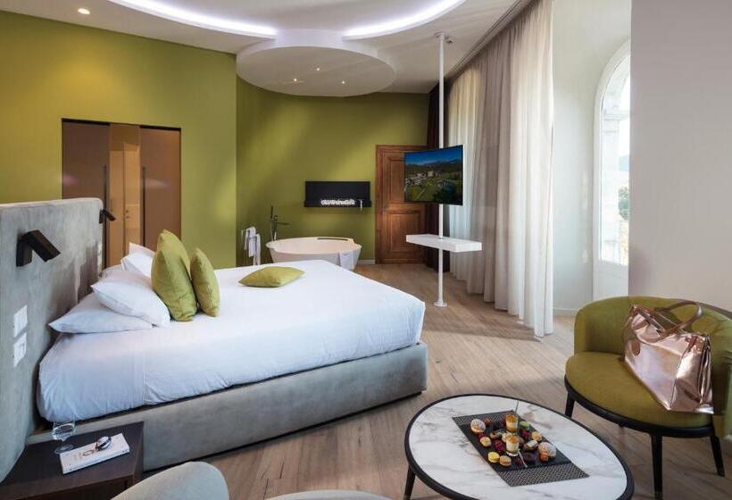 Люкс с Балконом, Château Et Golf De Taulane