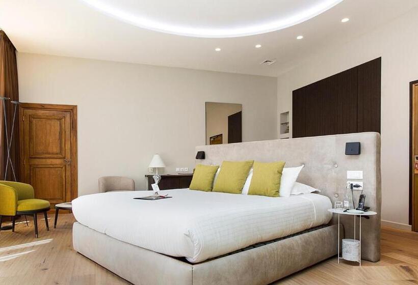 Люкс с Балконом, Château Et Golf De Taulane