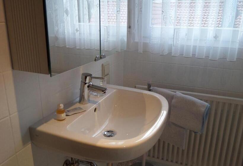 标准单人间, Gasthof Blume