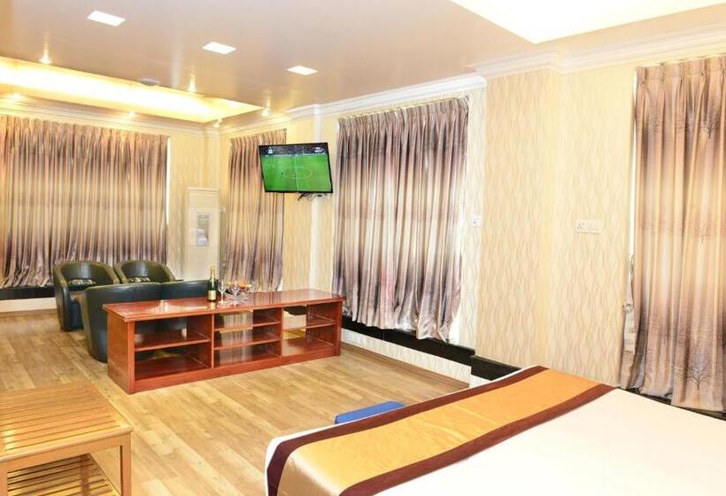 سوییت اجرایی, Grand United Ahlone Branch