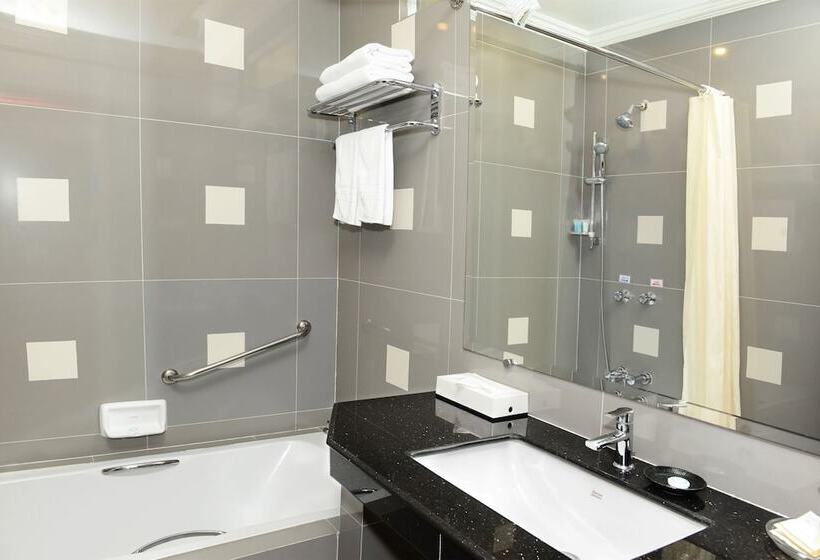 اتاق سوپریور با چشم‌انداز شهر, Grand United Ahlone Branch