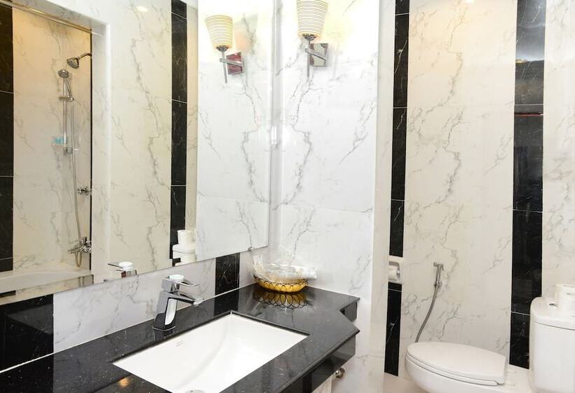 اتاق سوپریور با چشم‌انداز شهر, Grand United Ahlone Branch