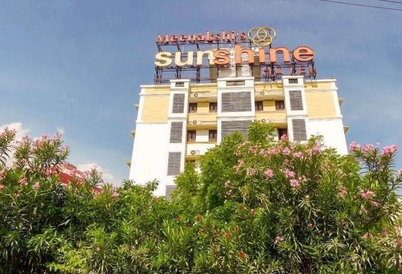 اتاق لوکس, Meenakshi S Sunshine