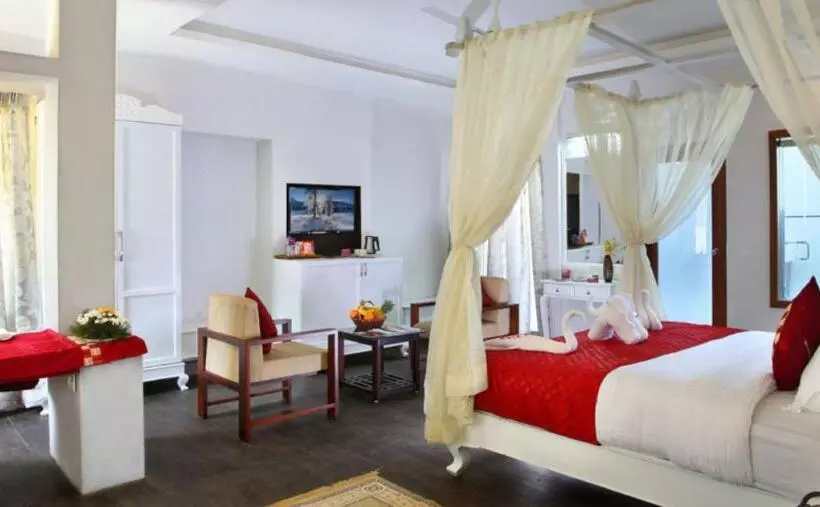 Suite met Balkon, Red Sparrow