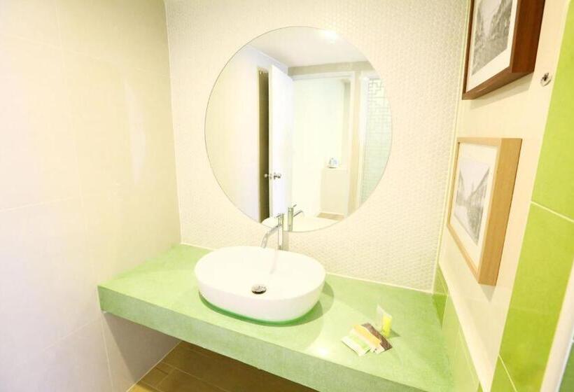 디럭스 룸, The Tint At Phuket Town   Sha Plus