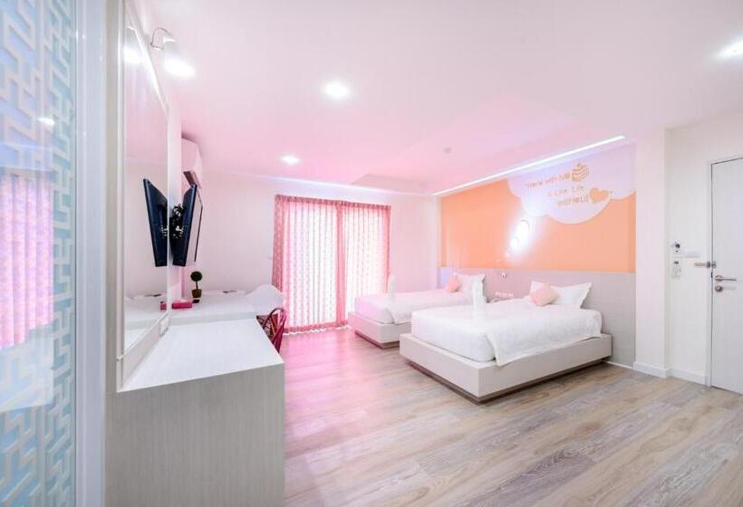 디럭스 룸, The Tint At Phuket Town   Sha Plus