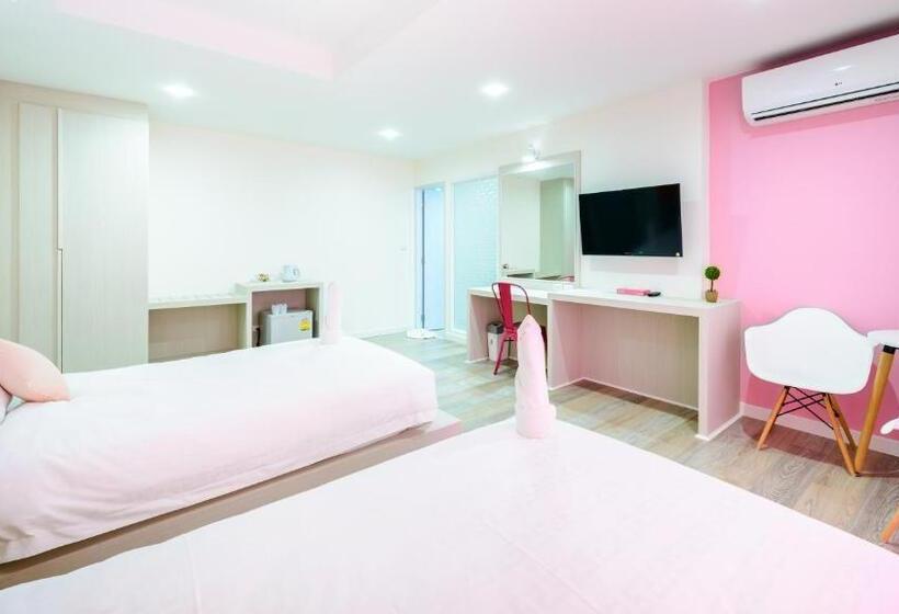 디럭스 룸, The Tint At Phuket Town   Sha Plus