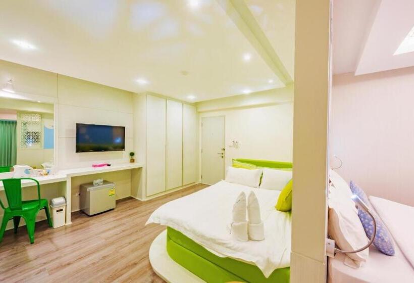 패밀리 룸, The Tint At Phuket Town   Sha Plus