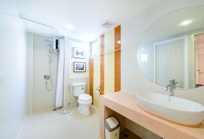 디럭스 룸, The Tint At Phuket Town   Sha Plus