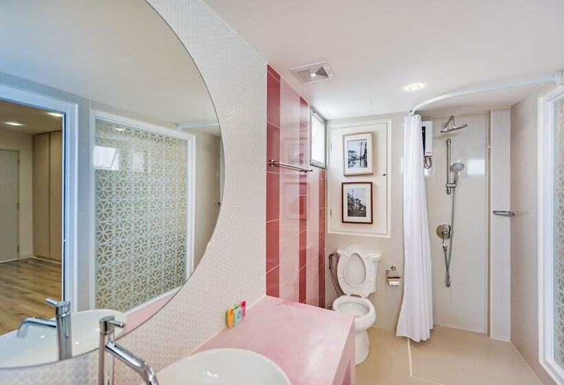 패밀리 룸, The Tint At Phuket Town   Sha Plus