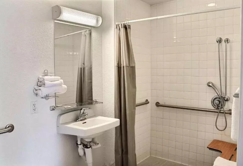 Standard-invahuone, Motel 6 Atascadero, Ca