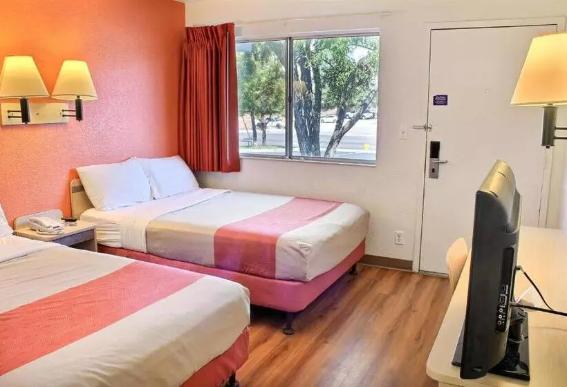 Standard Neljän Hengen Huone, Motel 6 Atascadero, Ca
