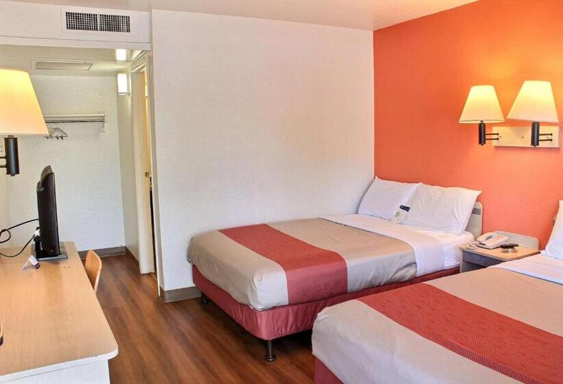 غرفة قياسية رباعية, Motel 6 Atascadero, Ca