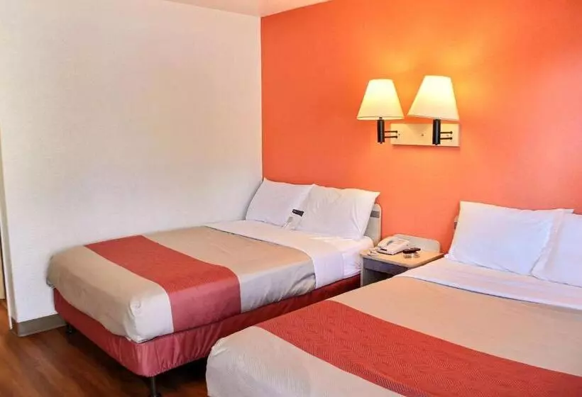 Deluxe Neljän Hengen Huone, Motel 6 Atascadero, Ca