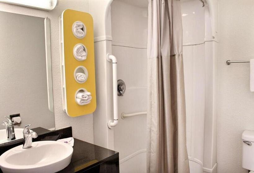 جناح, Motel 6 Atascadero, Ca