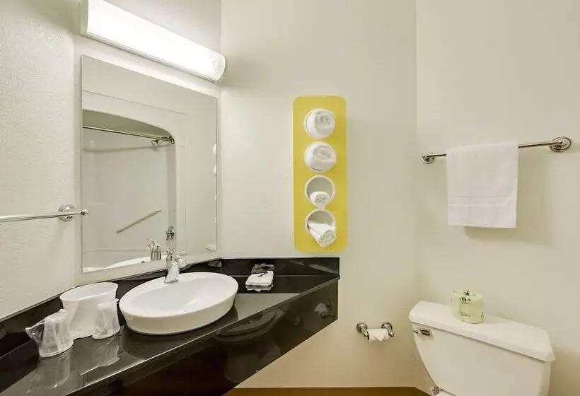 ２ダブルベッドのスタンダードルーム, Motel 6 Brampton, On  Toronto