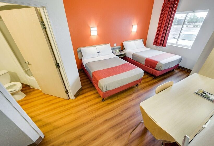 2ダブルベッドのスタンダードルーム, Motel 6 Brampton, On Toronto