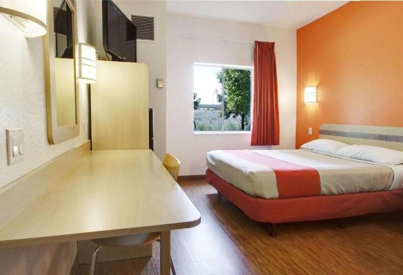 身障者適用スタンダードルーム, Motel 6 Lehi, Ut  Thanksgiving Point